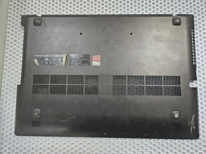 Нижняя часть корпуса (поддон) Lenovo Z500 AP0SY000450(сломаны крепления, потертости, царапины)
