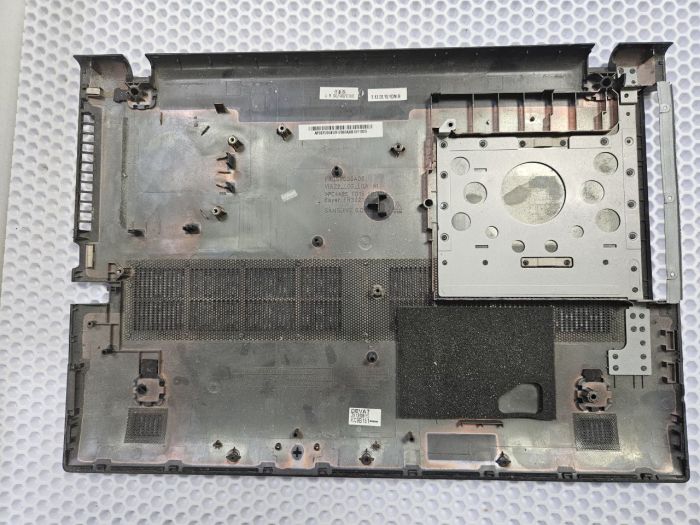Нижняя часть корпуса (поддон) Lenovo Z500 AP0SY000450(сломаны крепления, потертости, царапины)