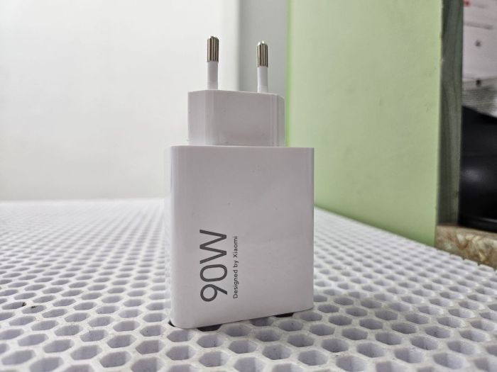 Блок питания, сетевой адаптер Xiaomi 90W USB белый без кабеля в комплекте, оригинал