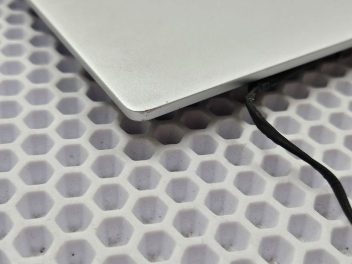 Крышка матрицы для ноутбука Honor Magicbook Pro HBB-WAH9PHNL 08500h2o3c серебристая с антеннами wi-fi (сколы на углах внизу)