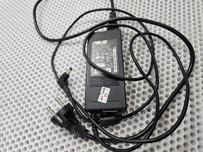 Зарядка для ноутбука Asus 19V 4.74A (90W) 5.5x2.5мм бу
