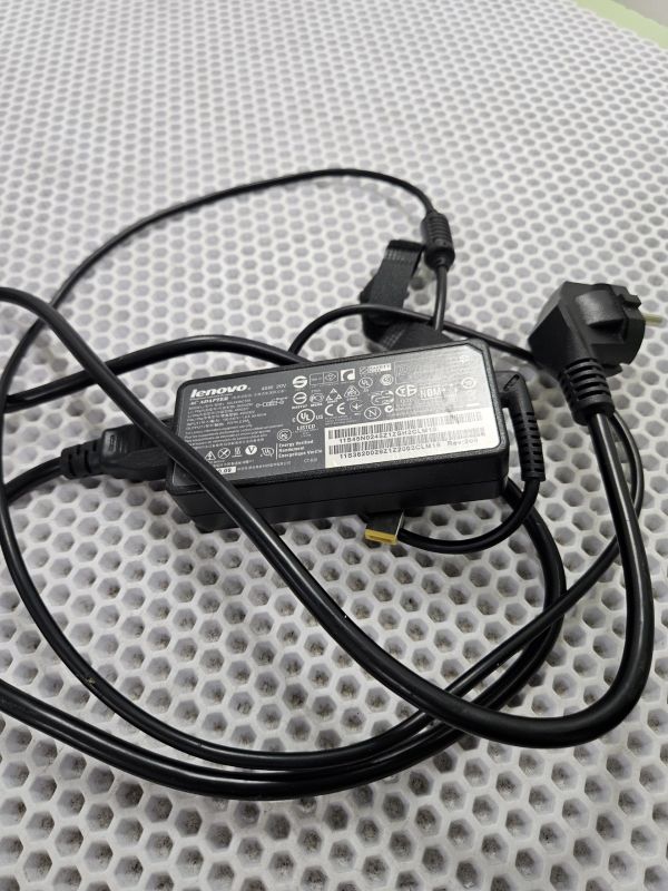 Зарядка для ноутбука Lenovo 20V 2.25A  45W прямоугольный разъем, бу