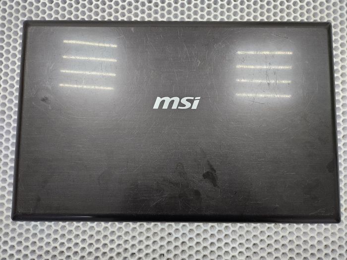 Крышка матрицы для MSI GE620 6G2A712P черная, мелкие царапины