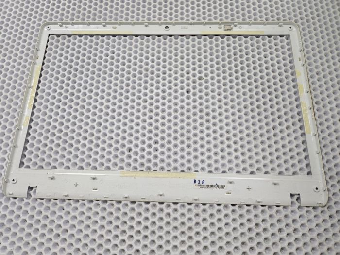 Рамка матрицы Sony VAIO VPCEB PCG-71211V белая