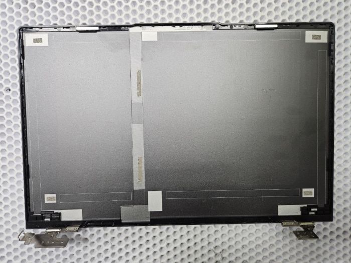 Крышка матрицы металлическая для DEXP Atlas M15-A5W304 с петлями