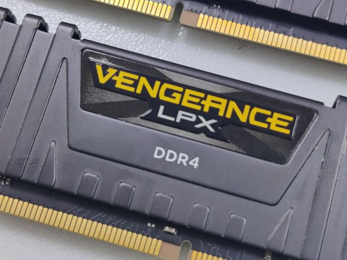 Оперативная память Комплект VENGEANCE® LPX 16 Гб (2x8 Гб) DDR4 DRAM 3200 МГц C16