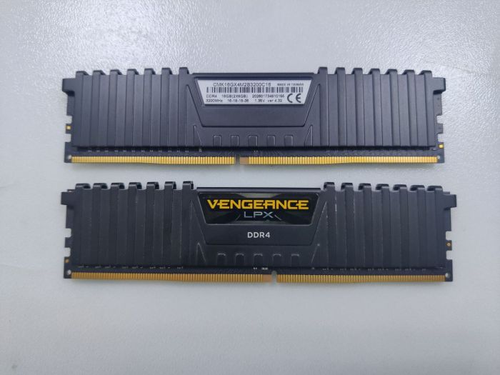 Оперативная память Комплект VENGEANCE® LPX 16 Гб (2x8 Гб) DDR4 DRAM 3200 МГц C16