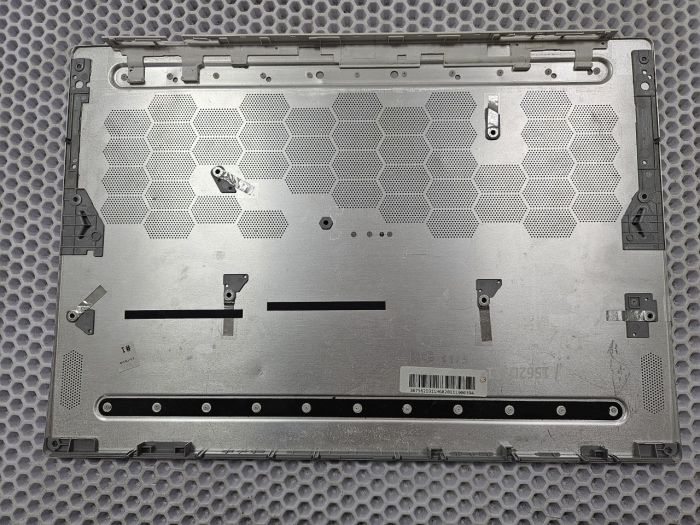 Нижняя часть корпуса ( поддон) для MSI Stealth 15M A11SEK (MS-1562) металл, белый (подломана решетка радиатора)