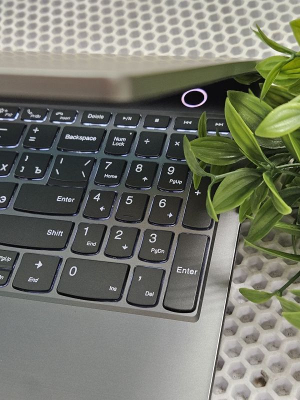 Ноутбук Lenovo ThinkPad 15-IIL SSD 240ГБ/ОЗУ 16 ГБ/i5-1035G4