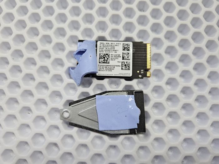 SSD-накопитель Samsung MZ-ALQ512B PM991A 512 ГБ M.2 2242 NVME PCIE3.0