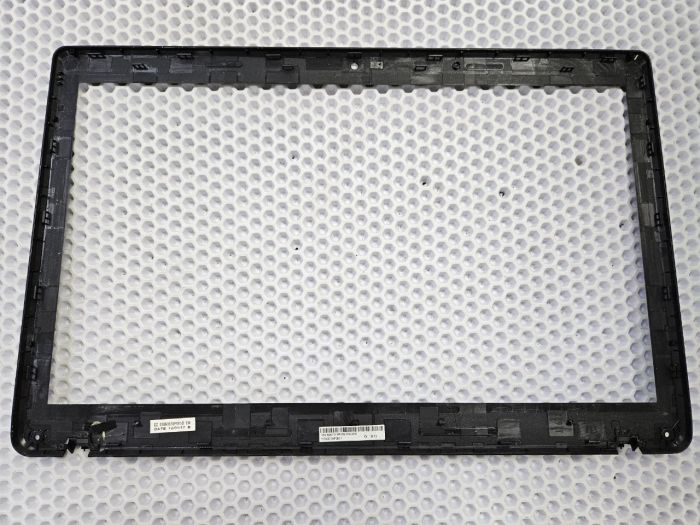 Рамка матрицы для Asus K53S, X53S, K53E, X53E 13N0-KAA0711 черная (отломана одна защелка, не влияет на функционал)