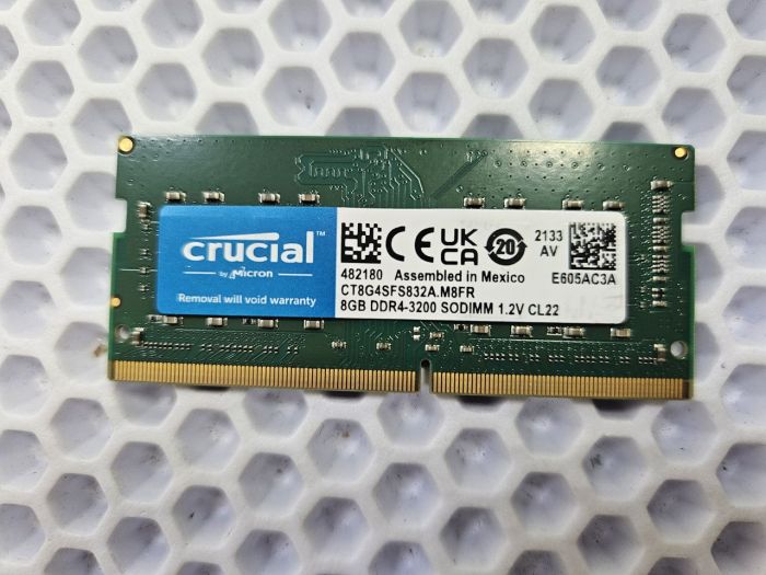 Оперативная память Crucial DDR4 8 ГБ 3200мгц (CT8G4SFS832A)