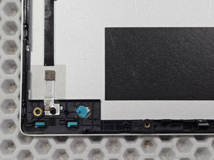 Крышка матрицы для ASUS Vivobook 16X K3605Z серебро, сломано крепление