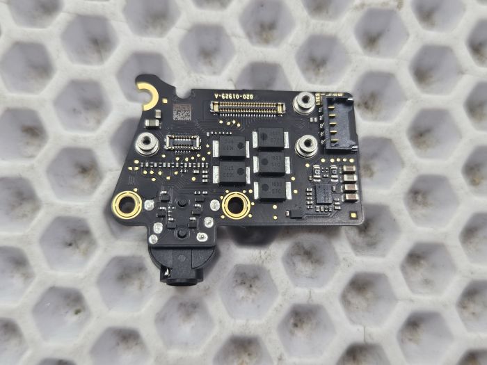 Аудио плата MacBook Air 13 Retina M1 A2337 Late 2020 черная / 923-03673 820-01929-A