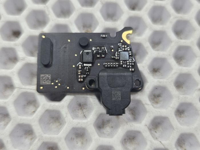 Аудио плата MacBook Air 13 Retina M1 A2337 Late 2020 черная / 923-03673 820-01929-A