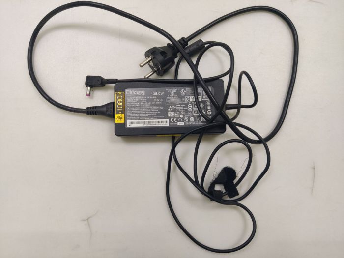 Зарядка для ноутбука Acer 19,5V 6.92A (135W) 5,5x1,7мм ориг, бу, погрызена