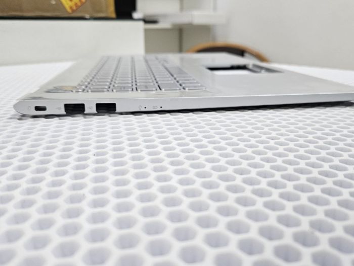 Верхняя часть корпуса (топкейс) для Asus Vivobook 17 X712 с клавиатурой, с подсветкой (серебро)
