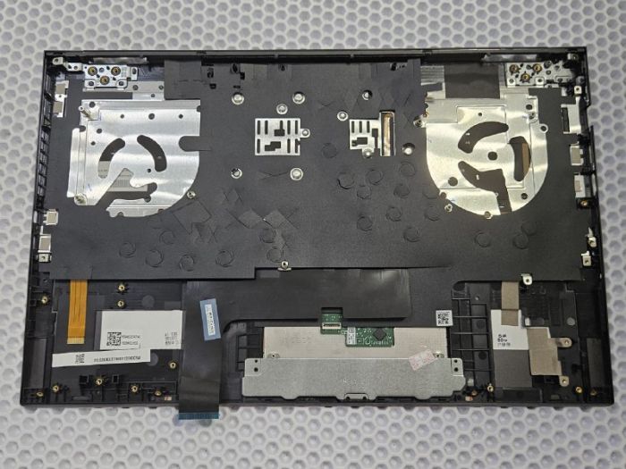 Верхняя часть корпуса (топкейс) с клавиатурой для ноутбука HP OMEN 15-ek 15-EN с подсветкой RGB