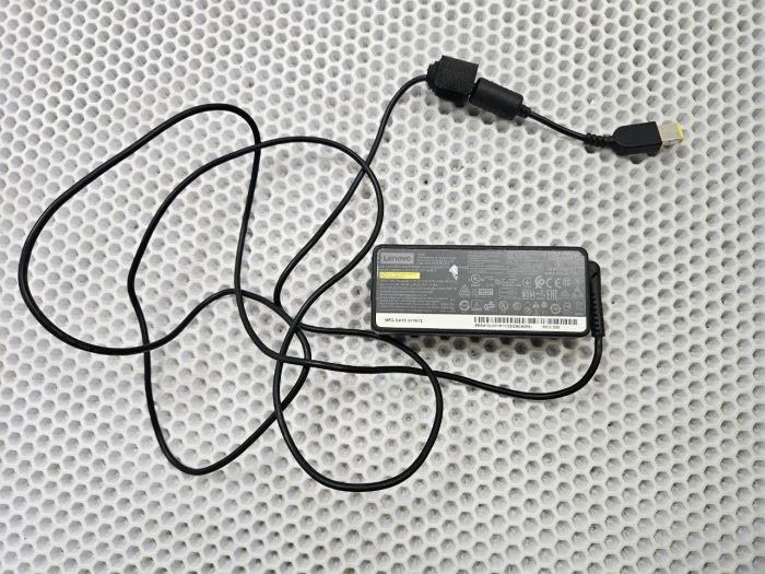 Зарядка для ноутбука Lenovo 20V 3.25A (65W) прямоугольный разъем бу, ориг, без сетевого шнура