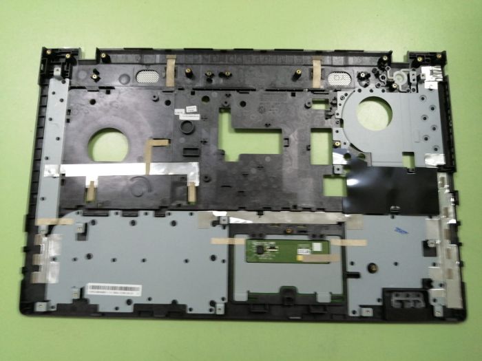 Верхняя часть корпуса (топкейс) Lenovo Z710 p/n 13N0-B6A0B01 с тачпадом