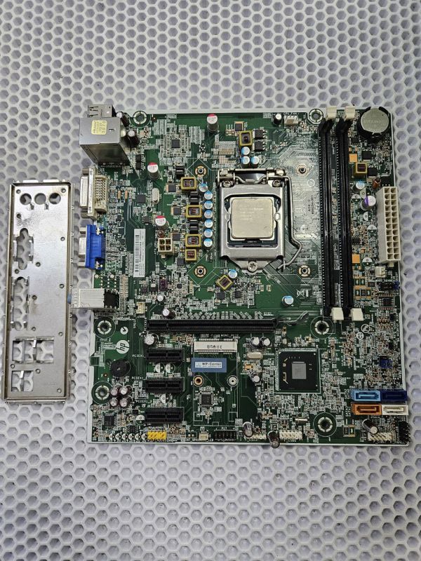 Материнская плата H-CUPERTINO-H61-UATX 3.20 LGA 1155 с процессором Intel Core i5-2400 Материнская плата H-CUPERTINO-H61-UATX 3.20 LGA 1155 с процессором Intel Core i5-2400