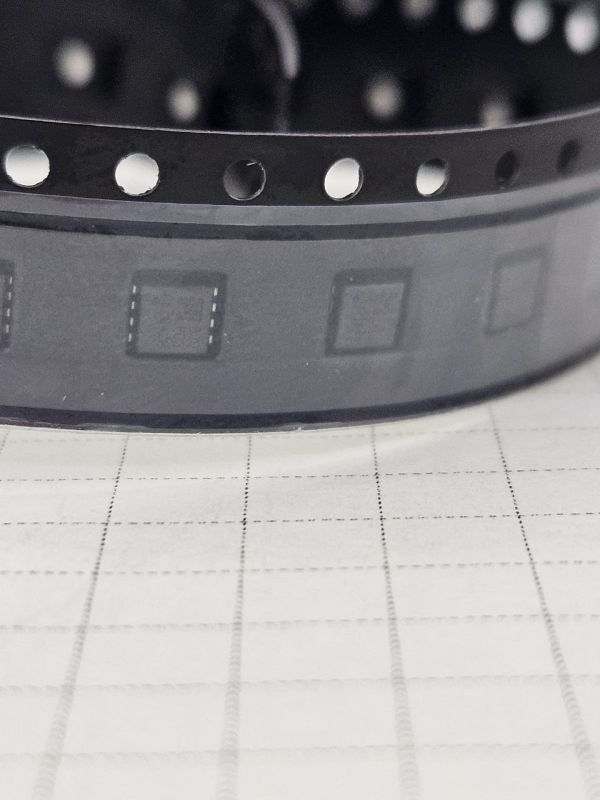 Микросхема B20P03 EMB20P03V QFN-8 P-Channel MOSFET