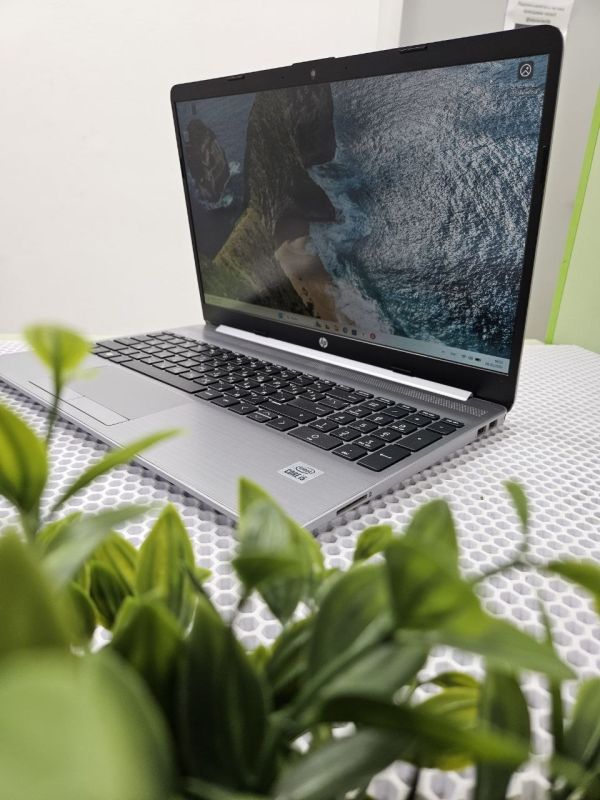 Ноутбук HP 250 G8 SSD 240 ГБ/ОЗУ 8 ГБ/i5-1035G1