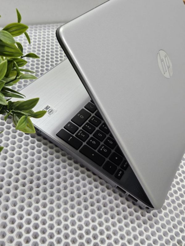 Ноутбук HP 250 G8 SSD 240 ГБ/ОЗУ 8 ГБ/i5-1035G1