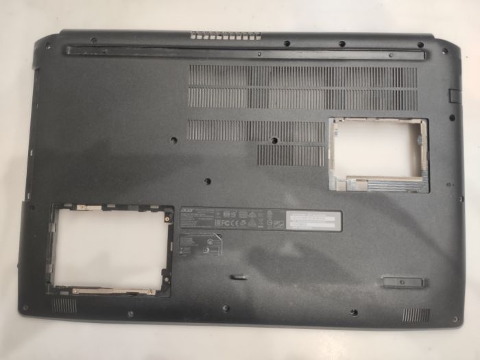 Нижняя часть корпуса (поддон) сломаны места фиксации к топкейсу Acer Aspire A517-51 A517-51G AP24C000200