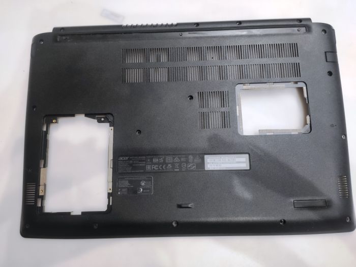 Нижняя часть корпуса (поддон) Acer A315-53 A515-51 AP20X000300 имеет трещину, не имеет резиновой подставки