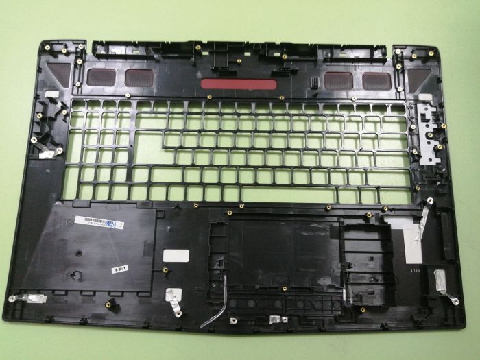 Верхняя часть корпуса (топкейс) для ноутбука MSI GT72 1781