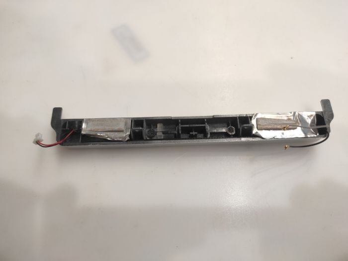 Крышка с толкателем кнопки включения, антеннами wi-fi и спикером моноблока Acer C24-760