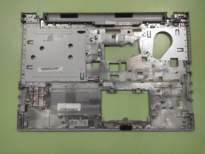 Топкейс Lenovo IdeaPad Z500 P500 без тачпада новый AP0SY000420 AM0SY000300 FRU P/N 90202121  Пластик, цвет серебристый, копия  Без тачпада