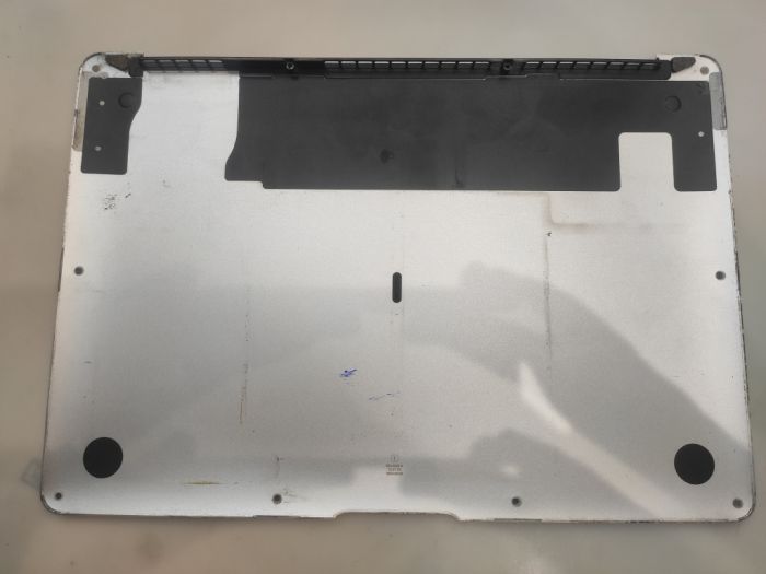 Нижняя часть корпуса (поддон) Apple Macbook air 13 A1466 царапины, потертости, все ножки на месте