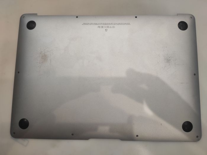 Нижняя часть корпуса (поддон) Apple Macbook air 13 A1466 царапины, потертости, все ножки на месте