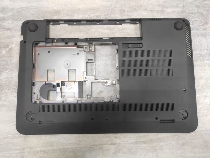 Нижняя часть корпуса (поддон) для ноутбука HP 15-j  p/n 720534-001 6070B0660802  Цвет чёрный, пластик нет несколько защелок