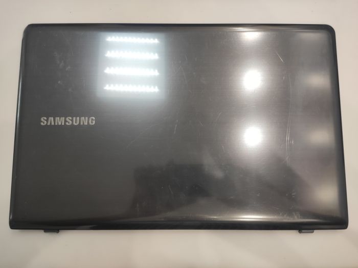 Крышка матрицы ноутбука Samsung NP355V5C AP0RS000610