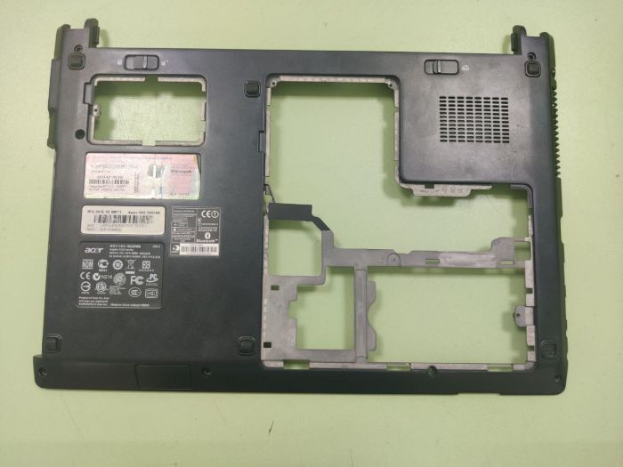 Нижняя часть корпуса (поддон) Acer ASPIRE 3935 cat604bt04, решетка радиатора частично сломана