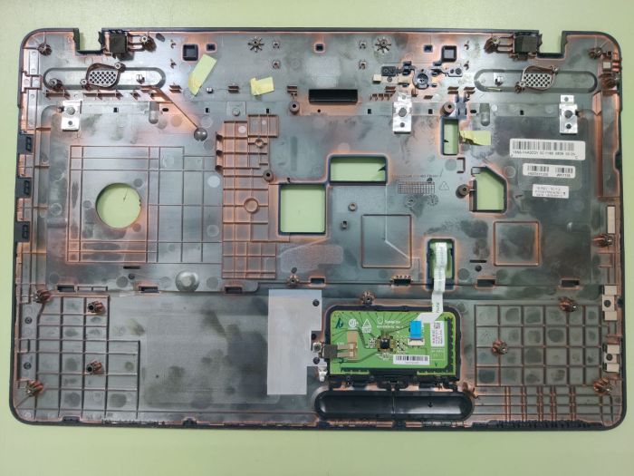 Верхняя часть корпуса (топкейс) без клавиатуры ноутбука Toshiba Satellite C670, 13N0-Y4A0C01