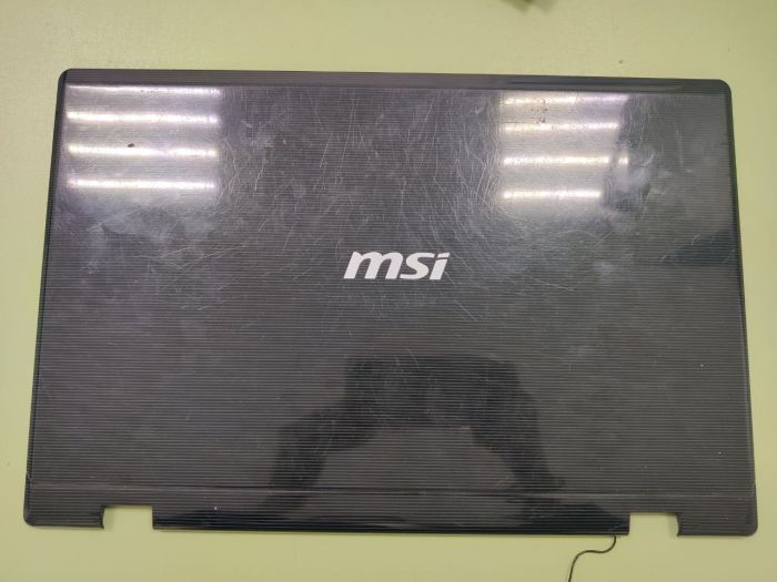 Крышка матрицы ноутбука MSI CX500, CR620, E2P-682A512-Y31 нет одной футорки