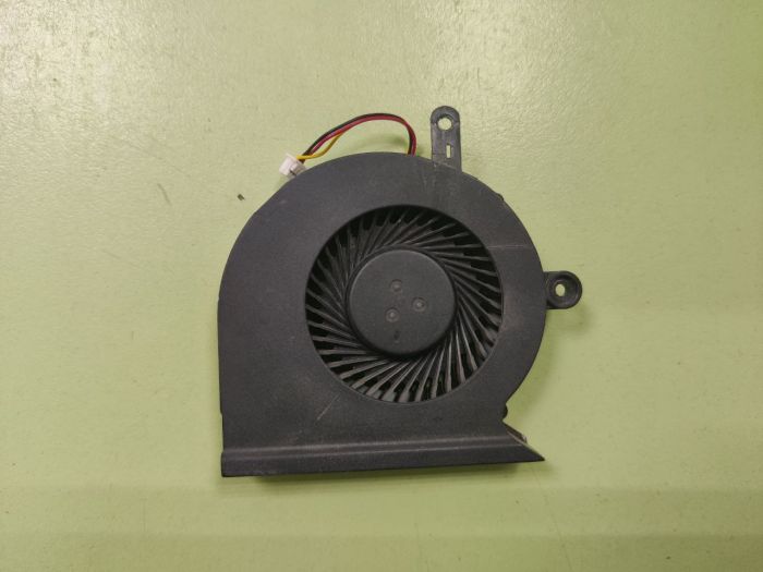 Toshiba Satellite L830 3 pin Вентилятор (кулер) охлаждения процессора DFS481305MC0T FBBC, MF60090V1-C500-G99