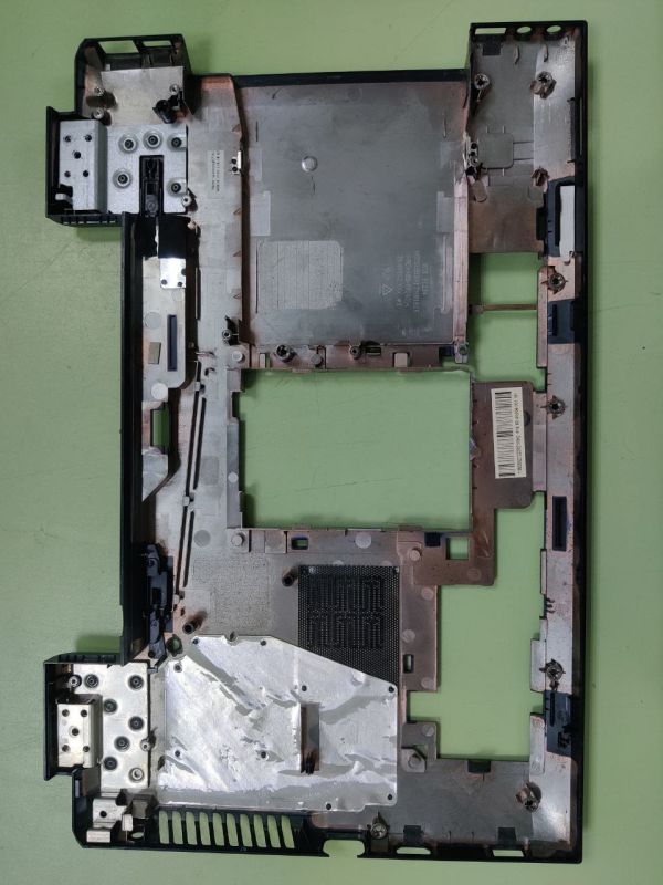 Нижняя часть корпуса(поддон) ноутбука Lenovo B570E Аналоги 60.4VE04.001 с дефектами