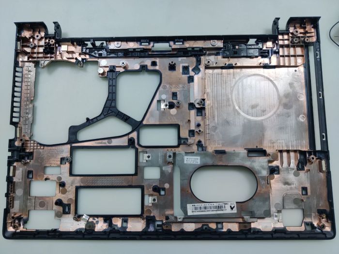 Поддон, нижний корпус для Lenovo IdeaPad G50-30, G50-45, G50-70, Z50-70 (AP0TH000800, 90205217) клей в области футорок справа