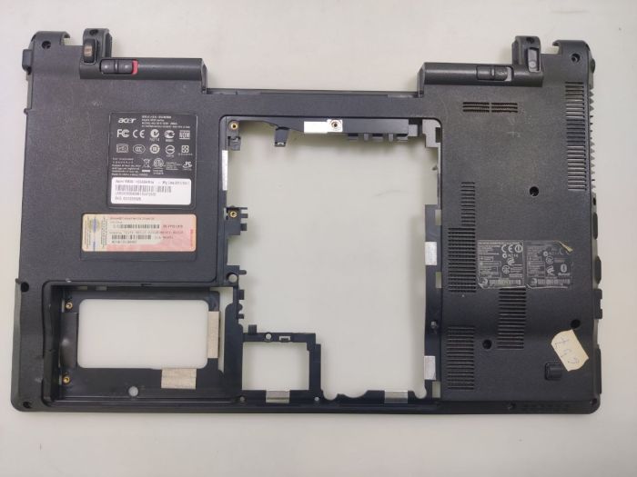 Нижняя часть корпуса (поддон) Acer 5553G AP0FO000700 ZYE36ZR8BA сломана решетка радиатора
