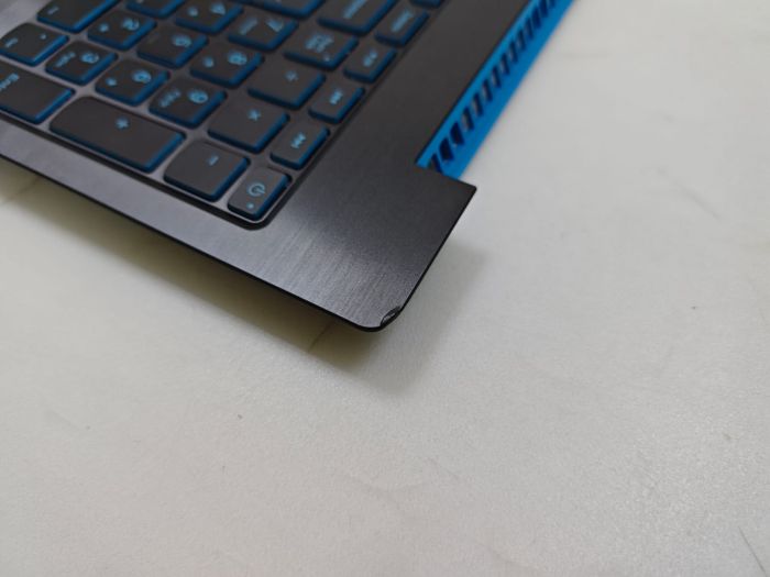 Верхняя часть корпуса (топкейс) Lenovo IdeaPad Gaming L340-15IRH с клавиатурой помят угол