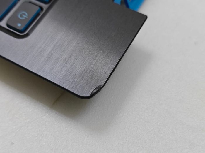 Верхняя часть корпуса (топкейс) Lenovo IdeaPad Gaming L340-15IRH с клавиатурой помят угол